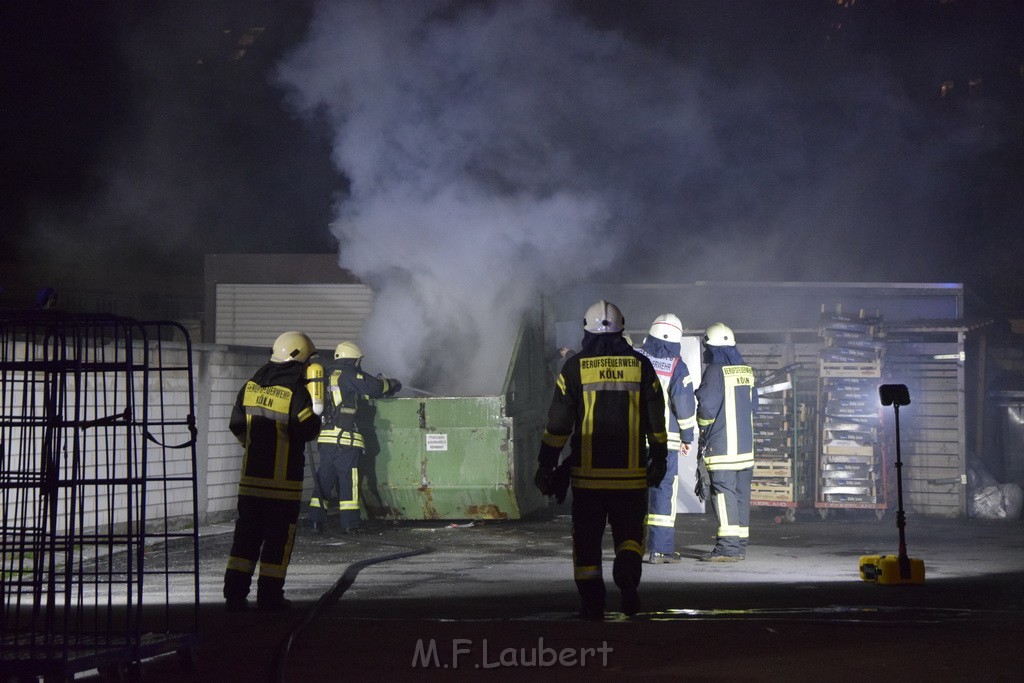 Feuer Papp Presscontainer Koeln Hoehenberg Bochumerstr P043.JPG - Miklos Laubert